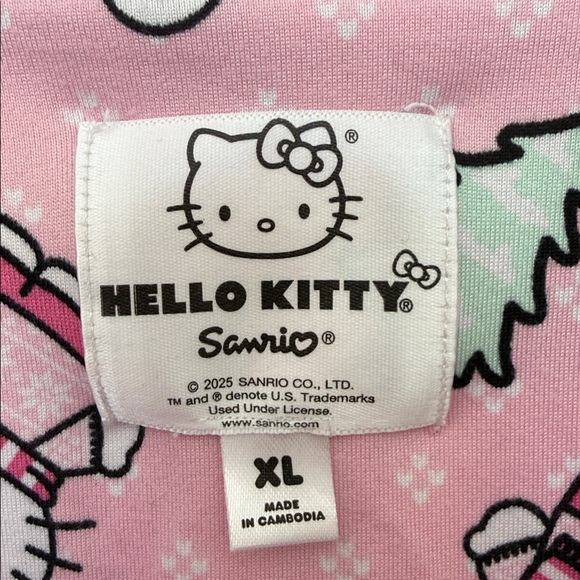 HELLO KITTY Sanrio Pink Christmas Pajama Set 2 Piece Button Front Top Pants XL - Picture 4 of 7